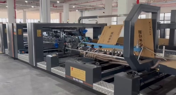 อัตโนมัติเต็มกล่องกระดาษกล่อง Gluer เครื่องสายเรียบกับการให้อาหารสายลอก